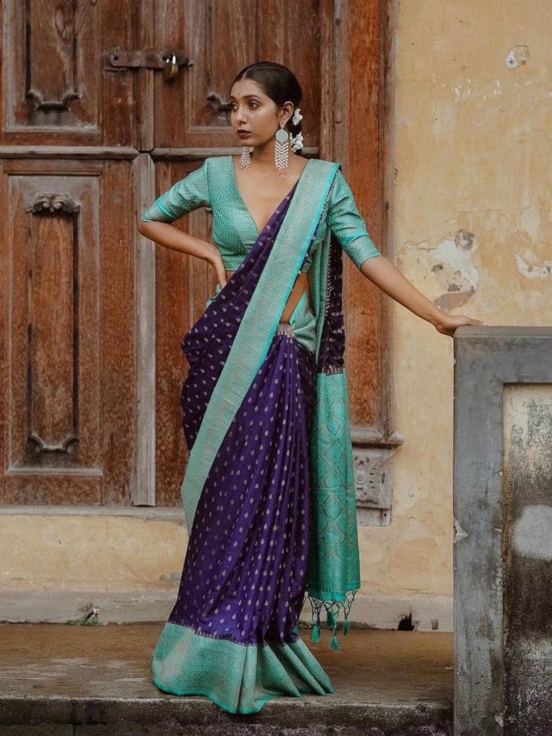 

HOLLYBEE TELLS Ethnic Motifs Zari Pure Silk Saree with Tassels, Blue