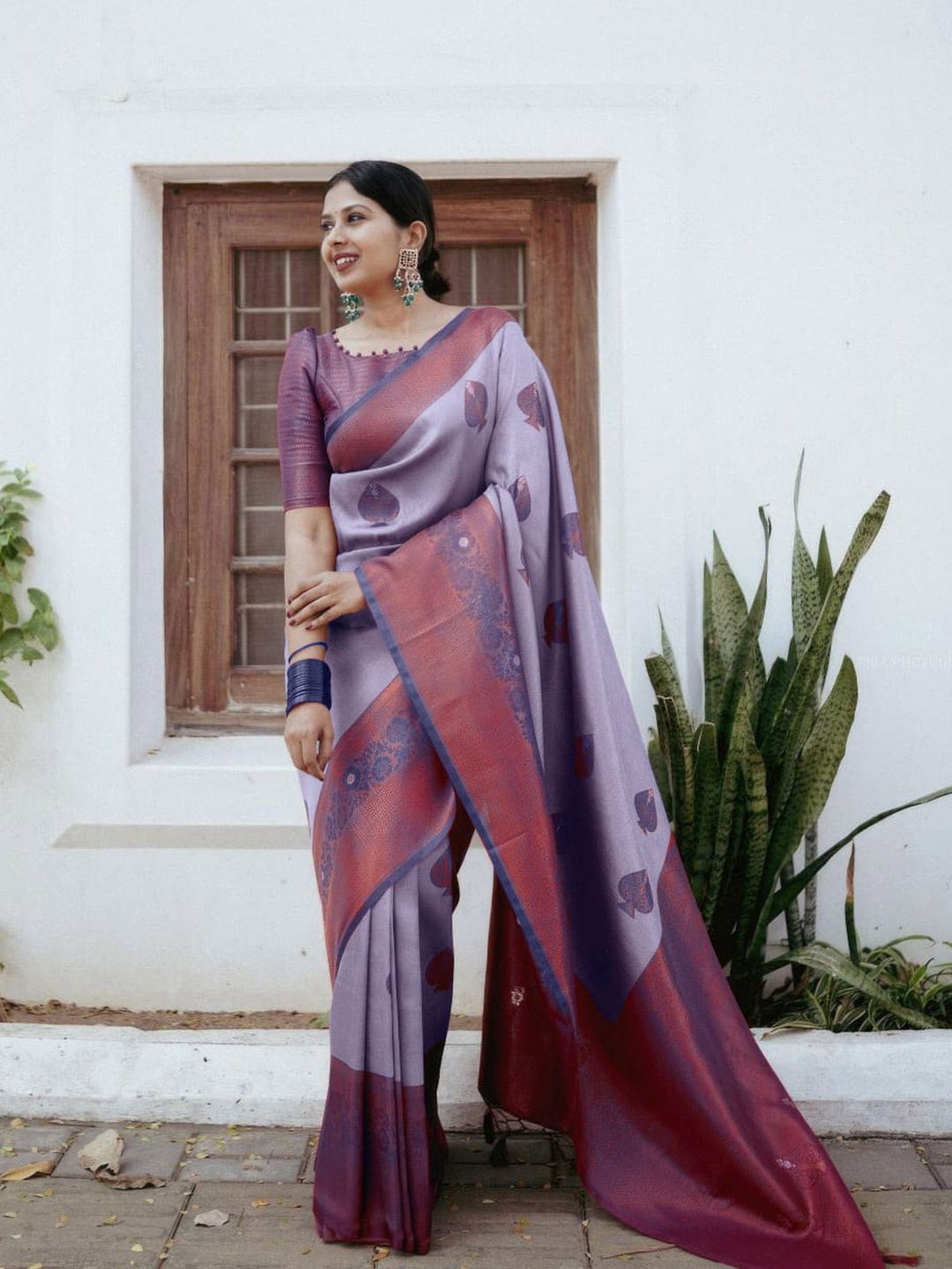 

HOLLYBEE TELLS Ethnic Motifs Zari Pure Silk Tussar Saree, Blue