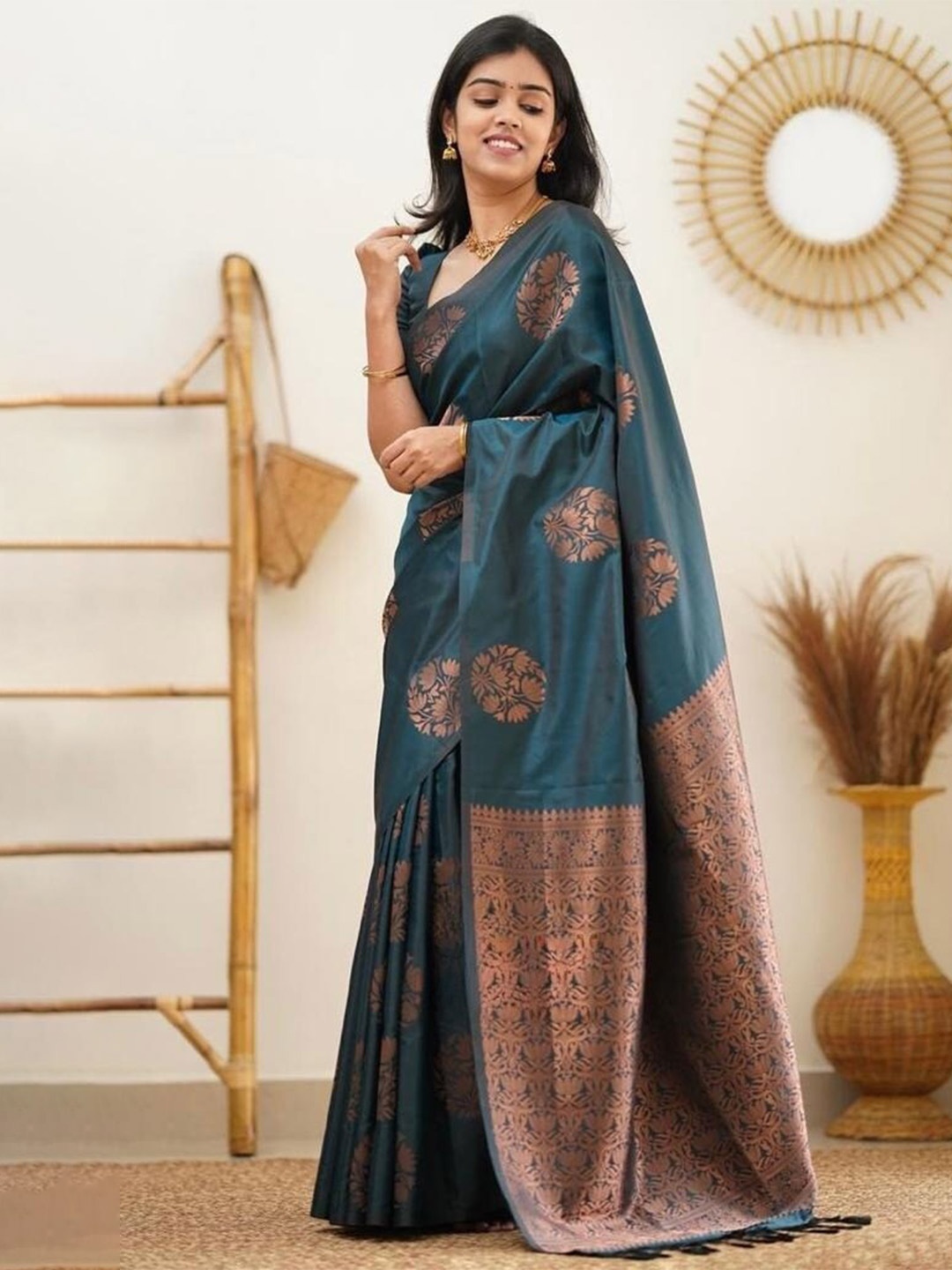 

HOLLYBEE TELLS Ethnic Motifs Zari Pure Silk Saree, Blue