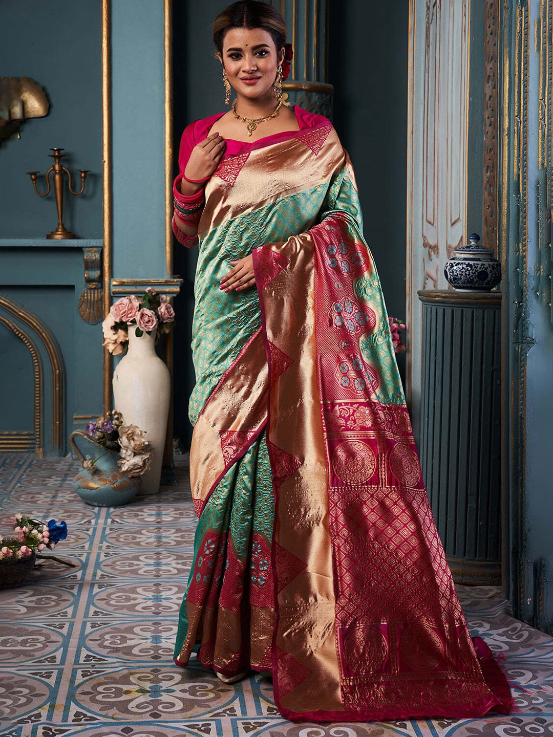 

HOLLYBEE TELLS Ethnic Motifs Woven Design Zari Pure Silk Kanjeevaram Saree, Green
