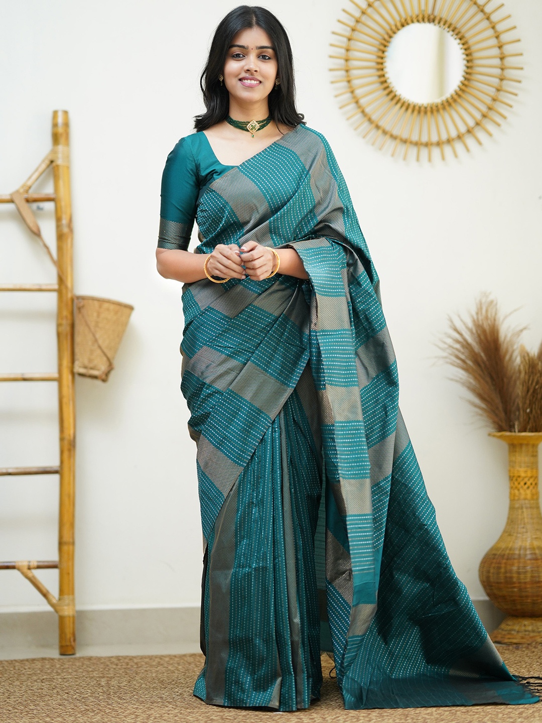 

HOLLYBEE TELLS Ethnic Motifs Woven Design Zari Pure Silk Banarasi Saree, Green