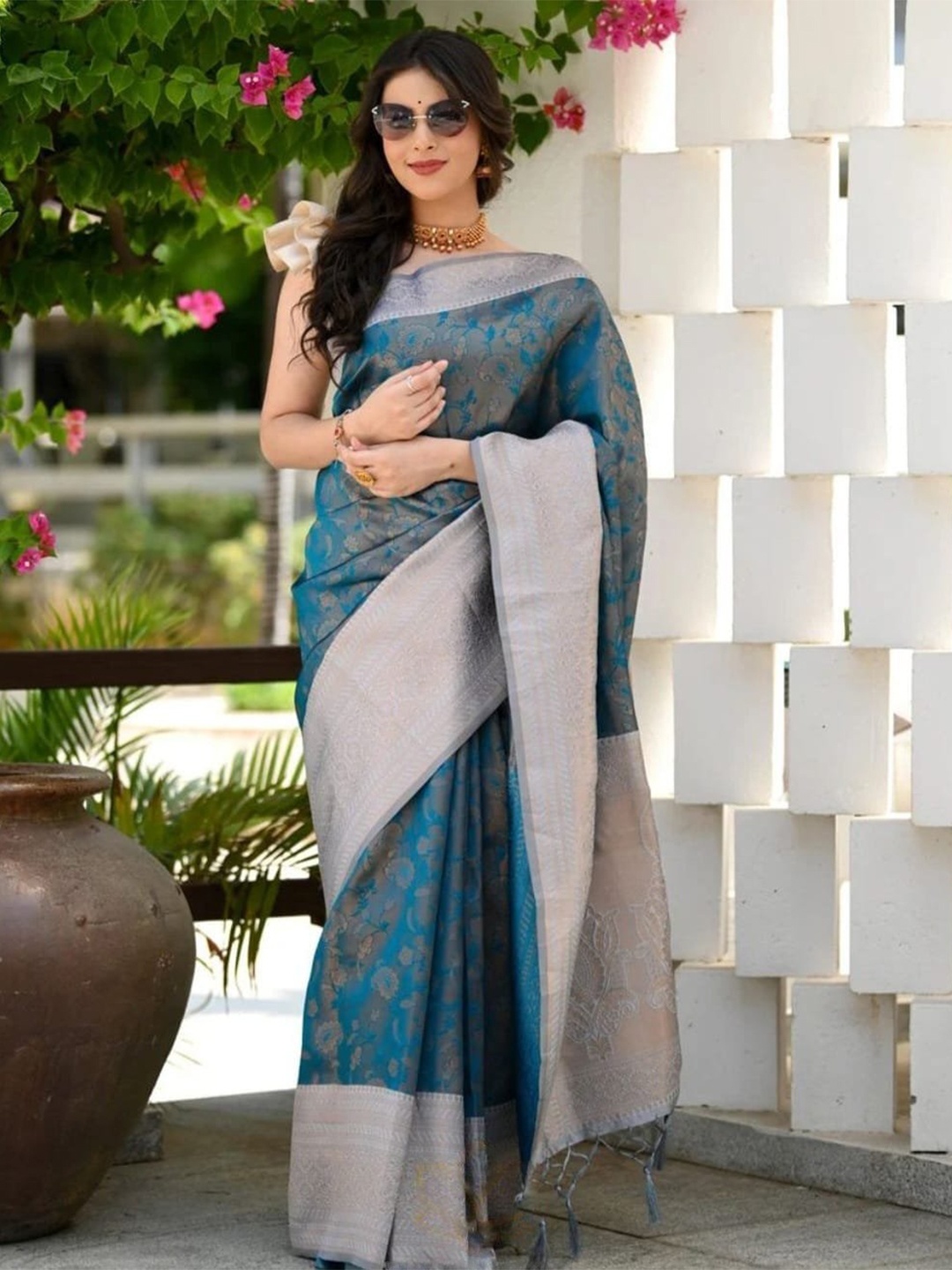 

HOLLYBEE TELLS Ethnic Motifs Zari Pure Silk Tussar Saree, Blue