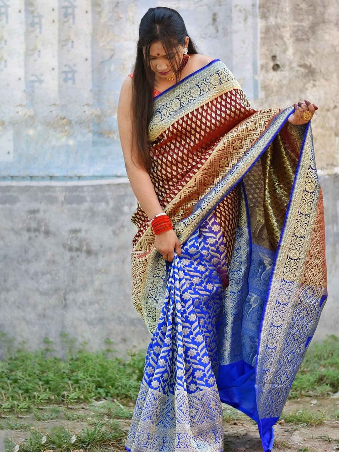 

HOLLYBEE TELLS Ethnic Motifs Zari Pure Silk Saree, Blue