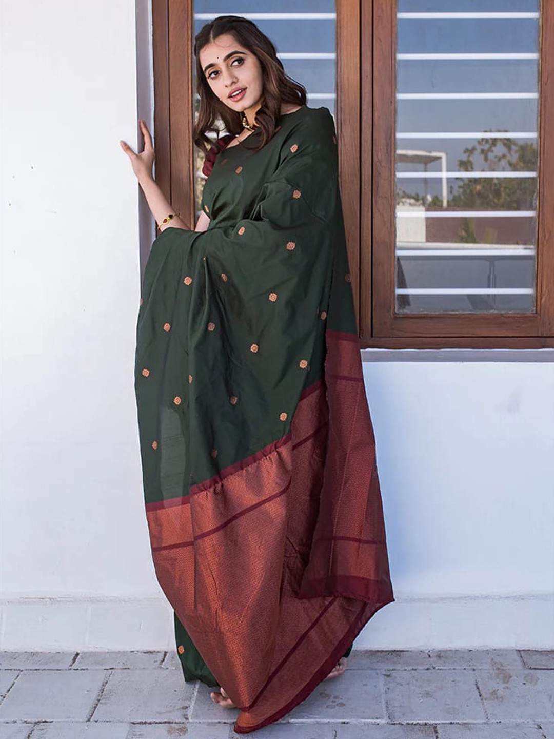 

HOLLYBEE TELLS Ethnic Motifs Zari Pure Silk Kanjeevaram Saree, Green