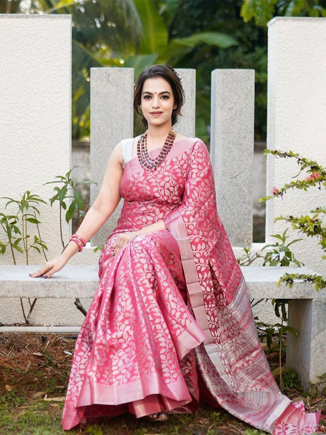 

HOLLYBEE TELLS Ethnic Motifs Zari Pure Silk Banarasi Saree, Pink