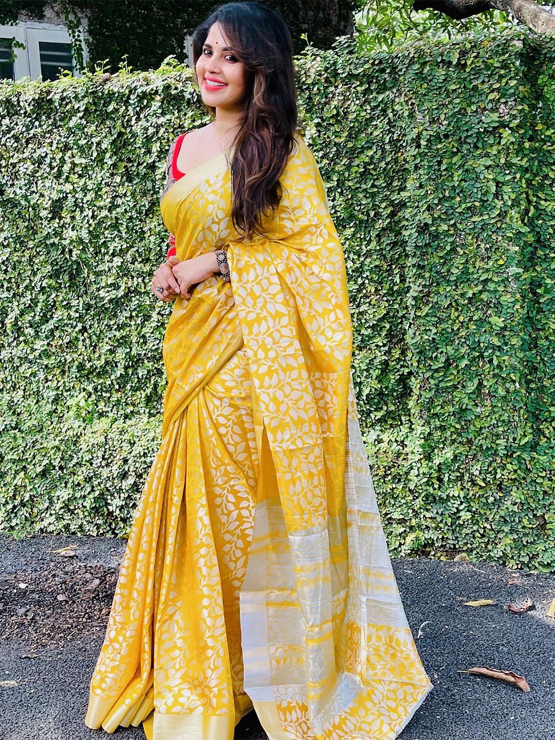 

HOLLYBEE TELLS Ethnic Motifs Zari Pure Silk Kanjeevaram Saree, Yellow