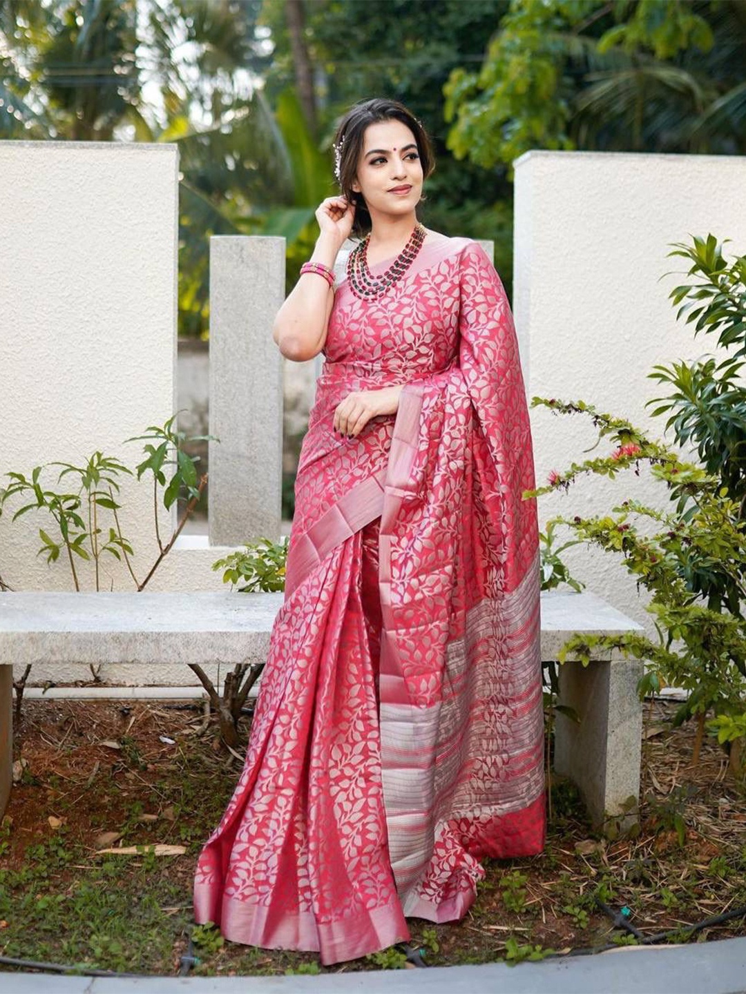 

HOLLYBEE TELLS Ethnic Motifs Woven Design Zari Pure Silk Paithani Saree, Red