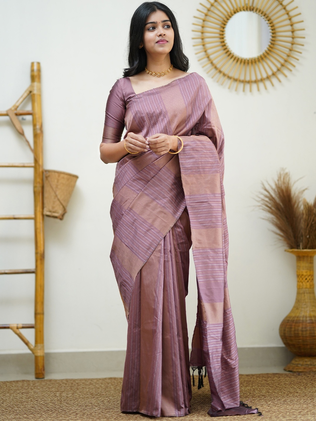 

HOLLYBEE TELLS Ethnic Motifs Zari Pure Silk Saree, Purple