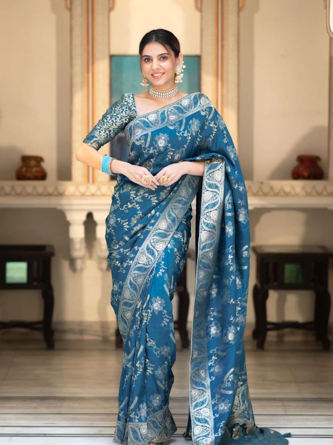 

HOLLYBEE TELLS Ethnic Motifs Zari Pure Silk Saree, Blue