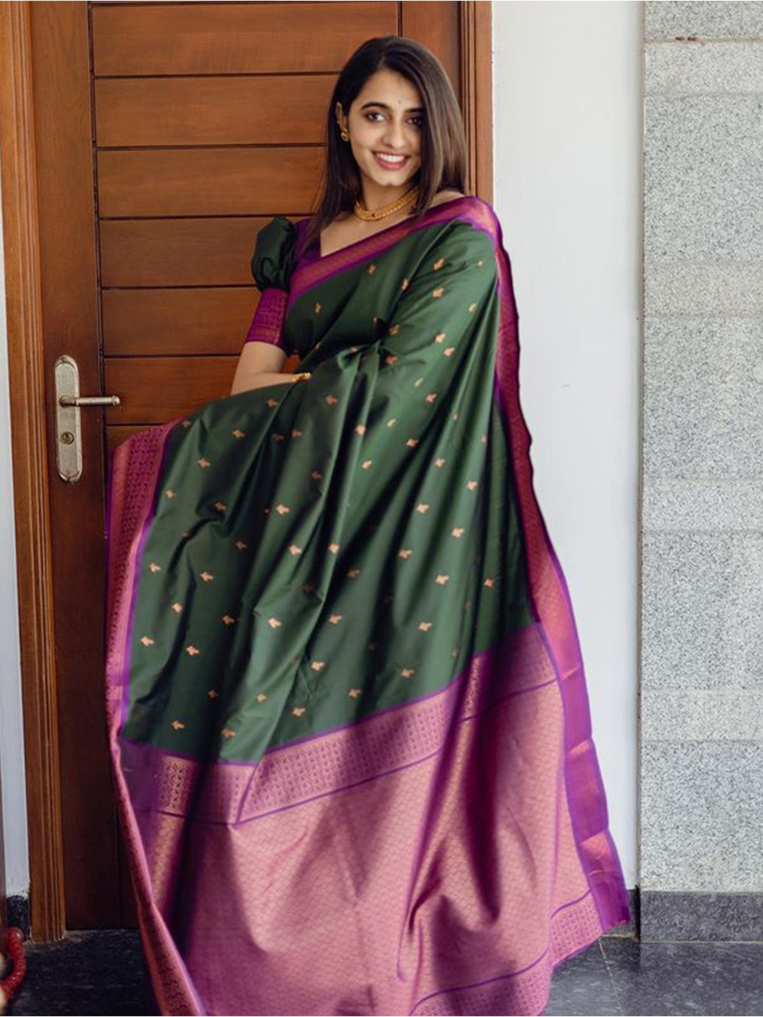 

HOLLYBEE TELLS Ethnic Motifs Zari Pure Silk Banarasi Saree, Green