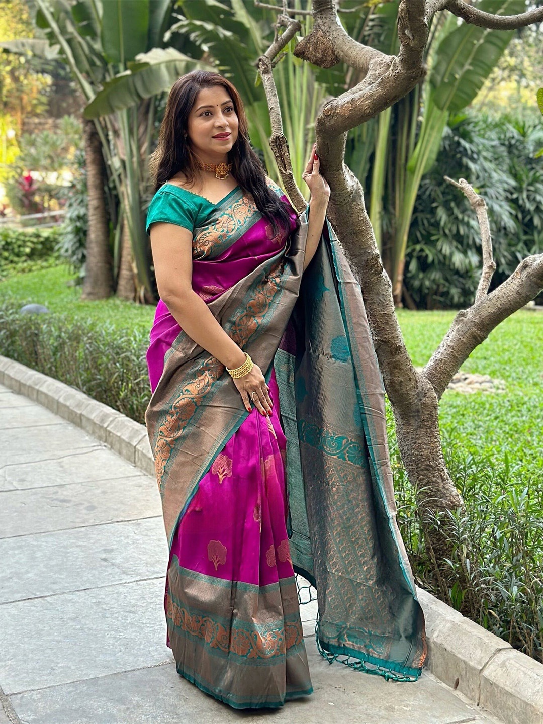 

HOLLYBEE TELLS Ethnic Motifs Zari Pure Silk Banarasi Saree, Purple