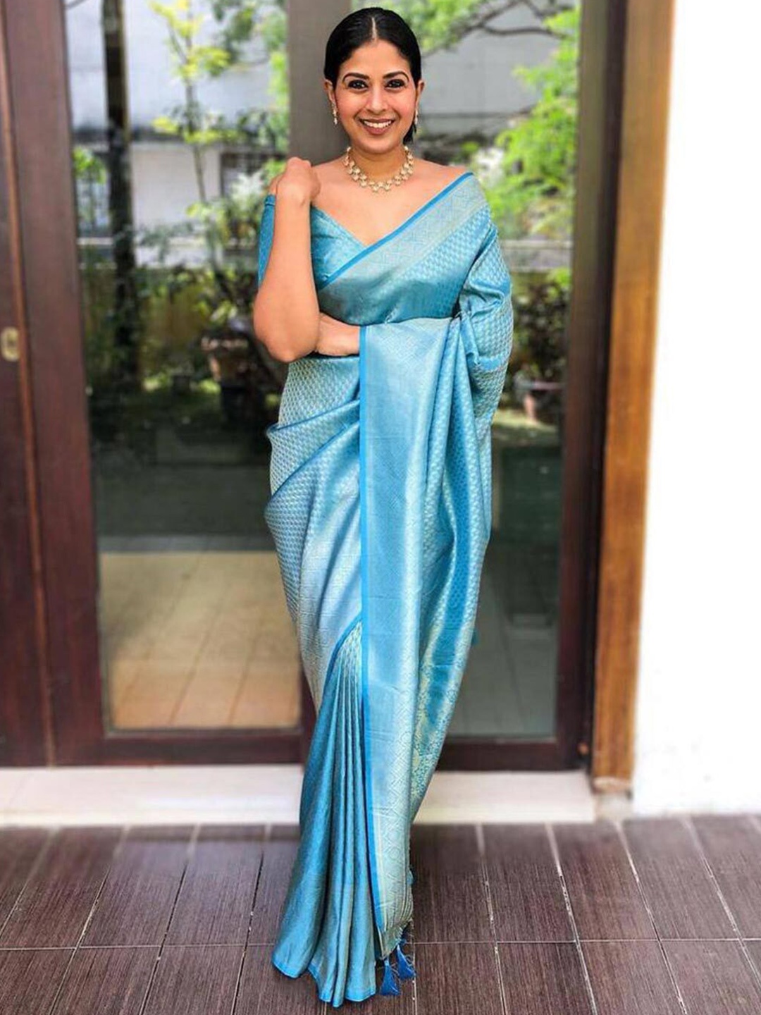 

HOLLYBEE TELLS Ethnic Motifs Woven Design Zari Pure Silk Kanjeevaram Saree, Blue