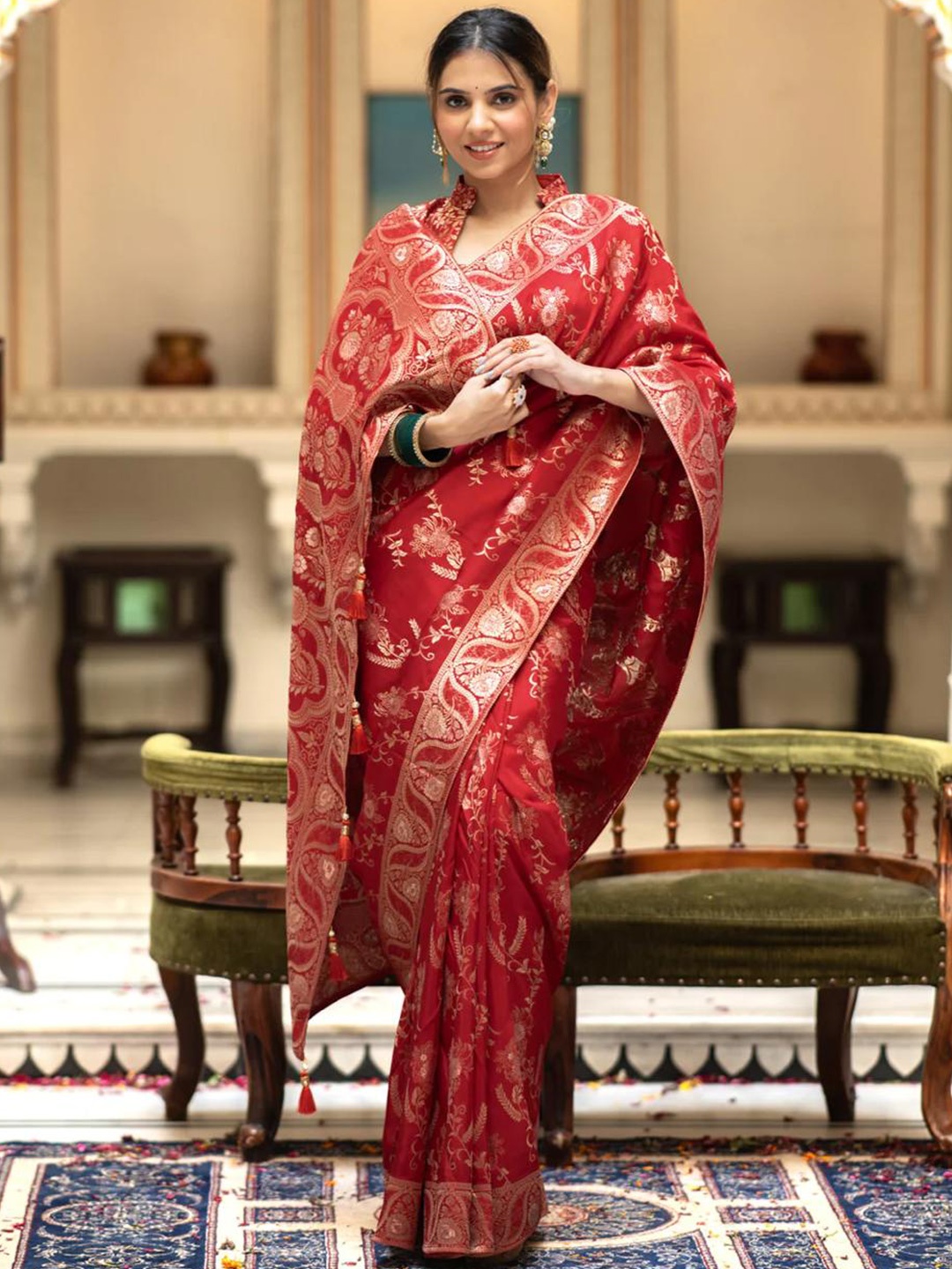 

HOLLYBEE TELLS Ethnic Motifs Zari Pure Silk Mysore Silk Saree, Red