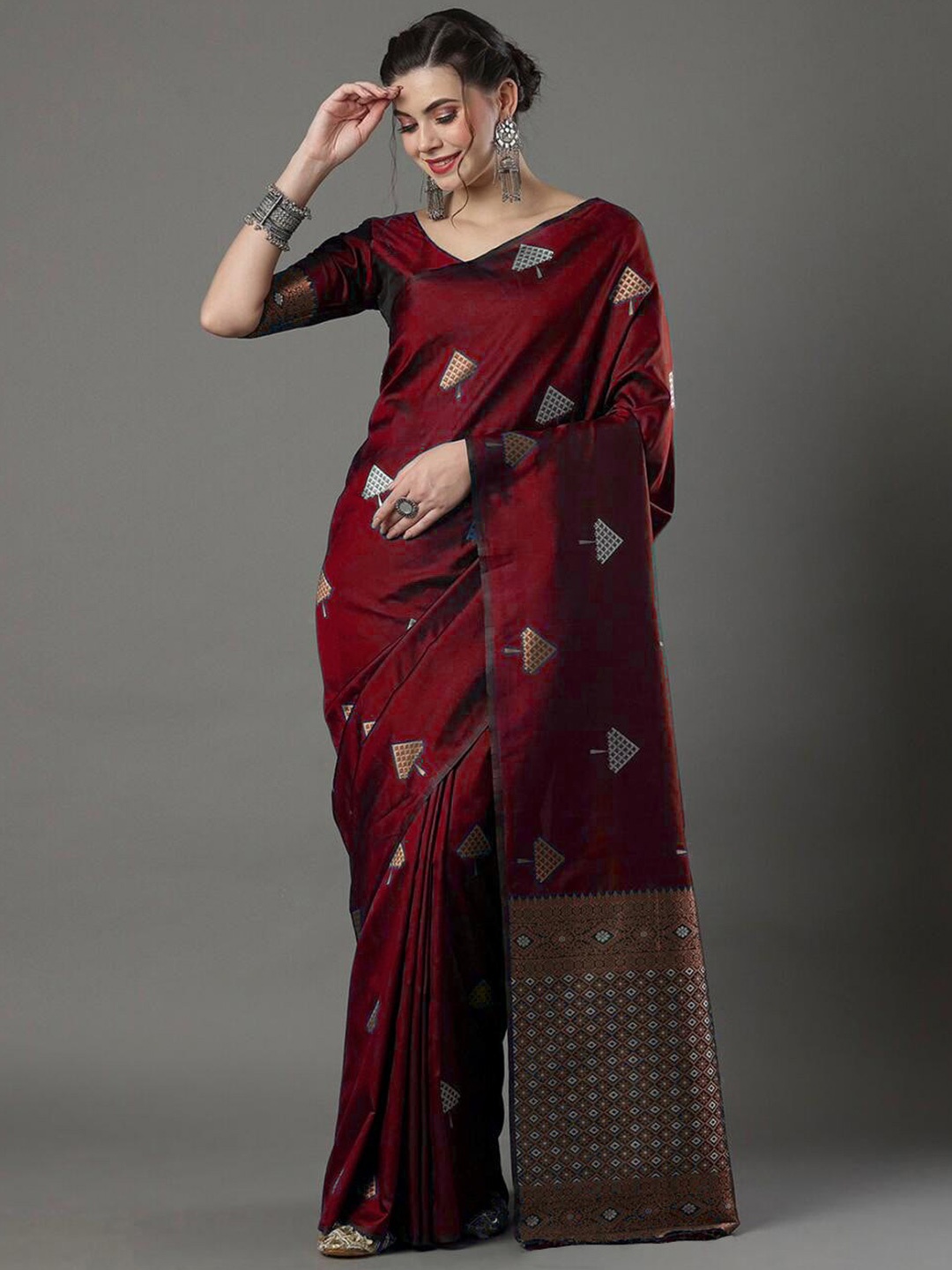 

HOLLYBEE TELLS Woven Design Zari Pure Silk Designer Paithani Saree, Maroon