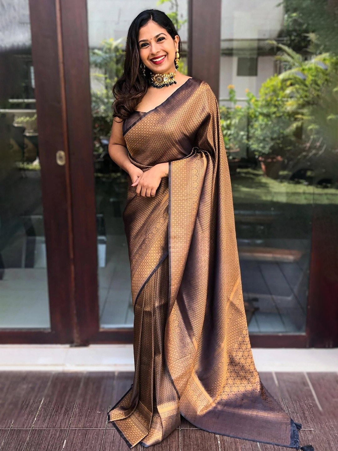 

HOLLYBEE TELLS Woven Design Zari Pure Silk Kanjeevaram Saree, Black