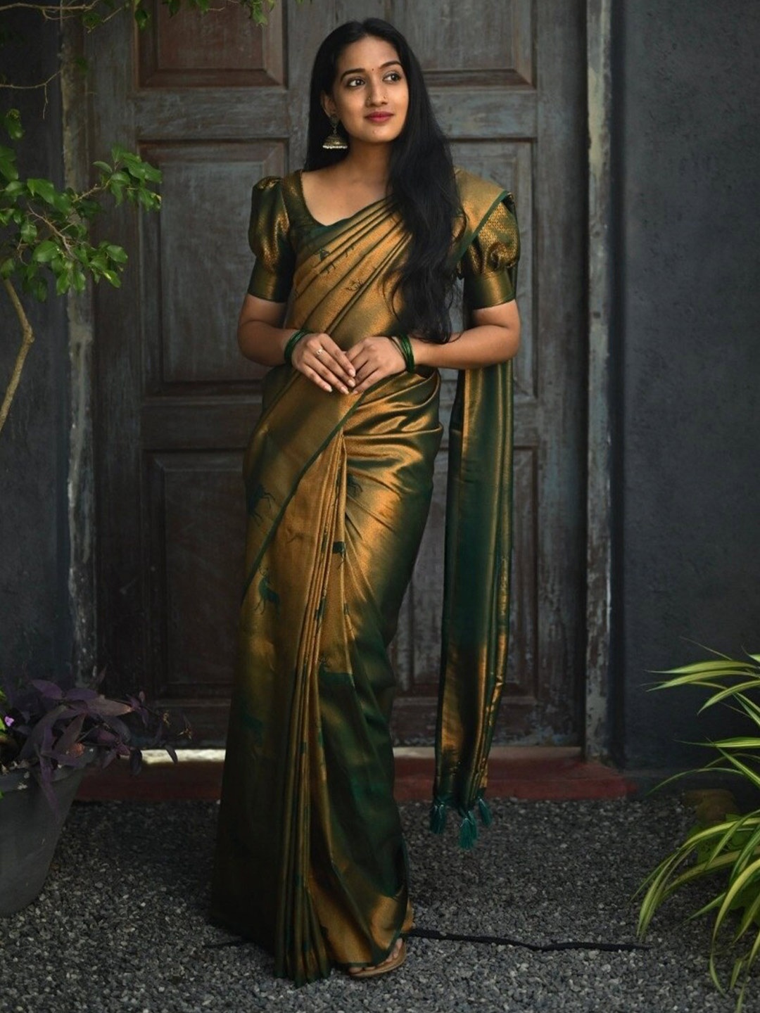 

HOLLYBEE TELLS Ethnic Motifs Zari Pure Silk Kanjeevaram Saree, Green