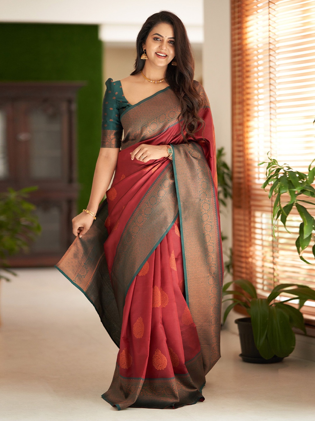 

HOLLYBEE TELLS Woven Design Pure Silk Designer Kanjeevaram Saree, Maroon