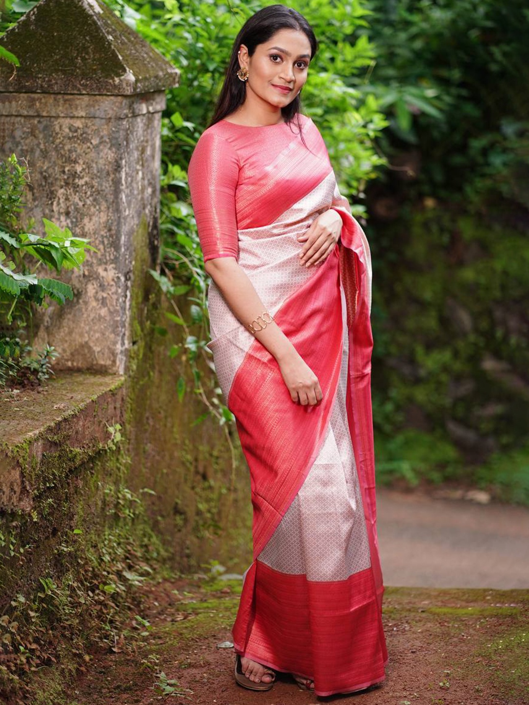 

HOLLYBEE TELLS Ethnic Motifs Woven Design Zari Pure Silk Tussar Saree, Pink
