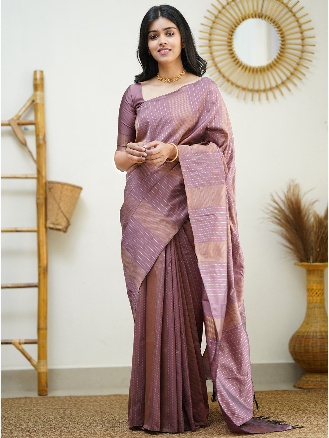 

HOLLYBEE TELLS Ethnic Motifs Zari Pure Silk Kanjeevaram Saree, Pink