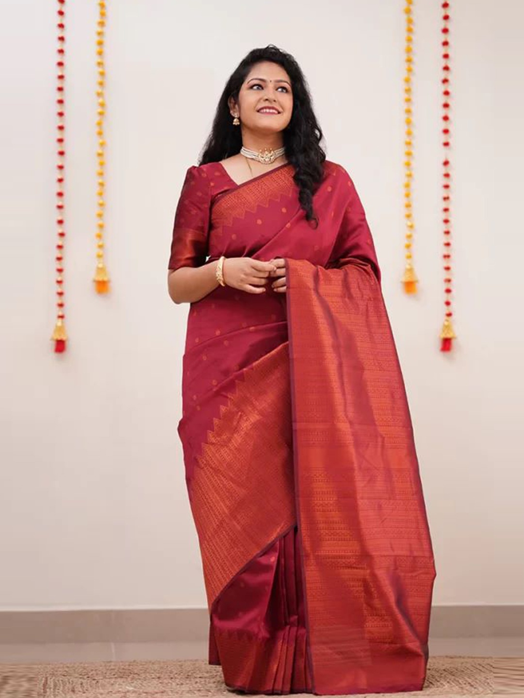 

HOLLYBEE TELLS Ethnic Motifs Zari Pure Silk Banarasi Saree, Maroon