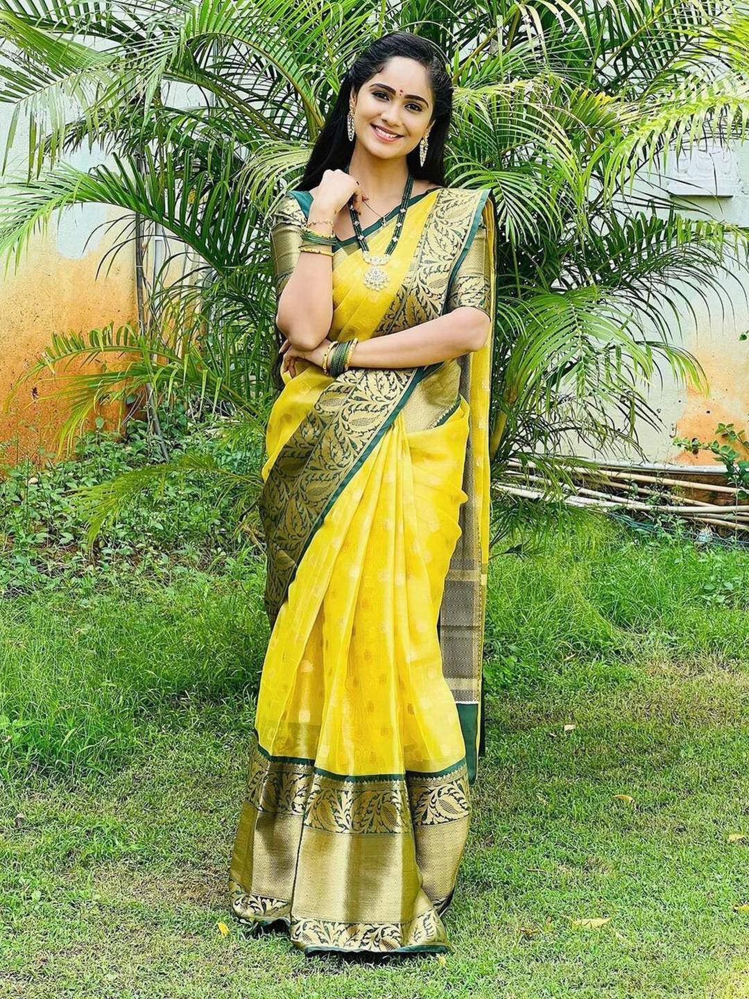 

HOLLYBEE TELLS Ethnic Motifs Zari Pure Silk Banarasi Saree, Yellow