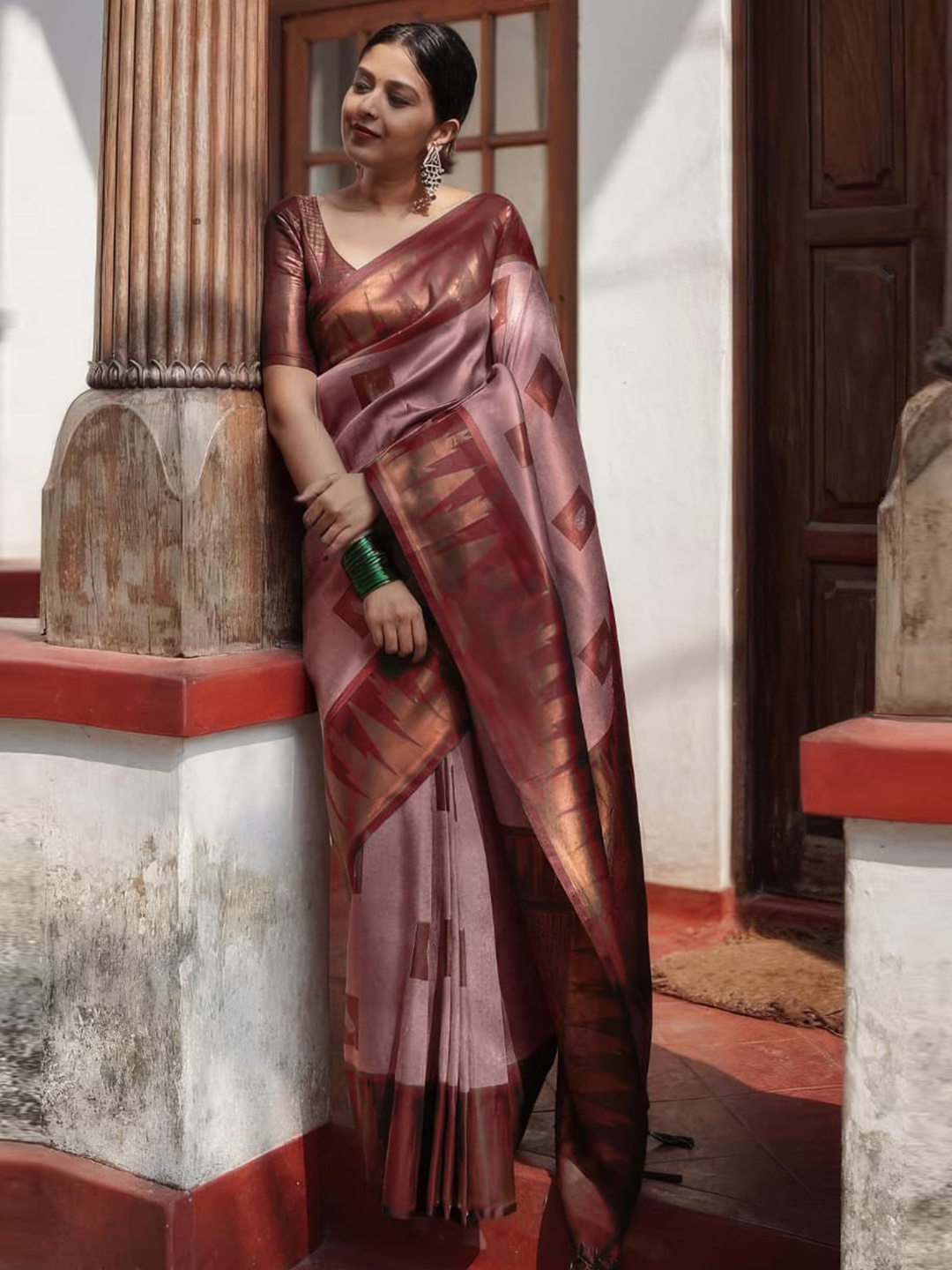 

HOLLYBEE TELLS Ethnic Motifs Woven Design Pure Silk Kanjeevaram Saree, Pink