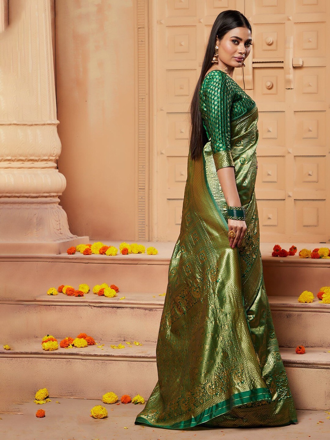 

HOLLYBEE TELLS Ethnic Motifs Woven Design Zari Pure Silk Kanjeevaram Saree, Green