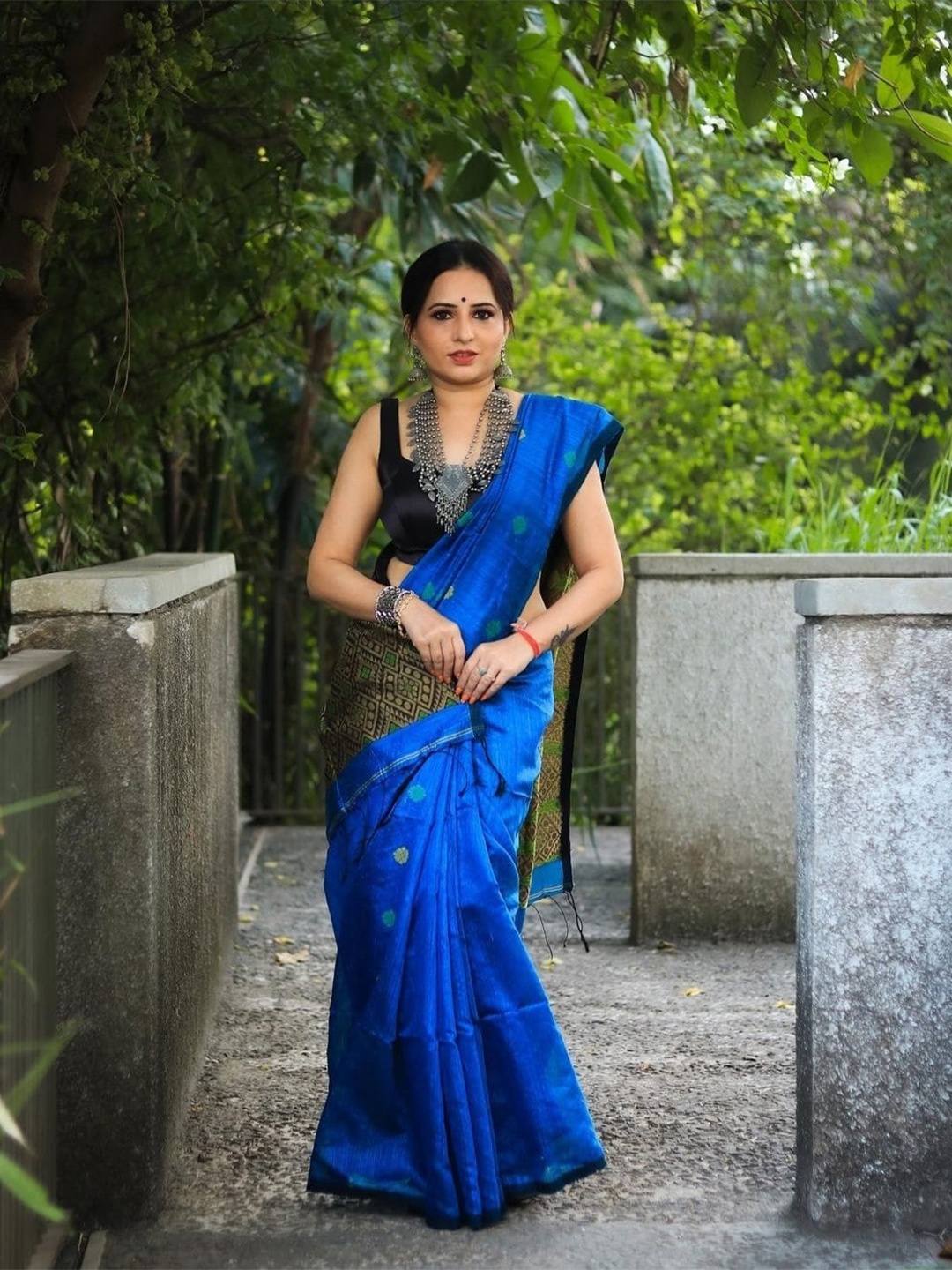 

HOLLYBEE TELLS Woven Design Zari Pure Silk Designer Mysore Silk Saree, Blue