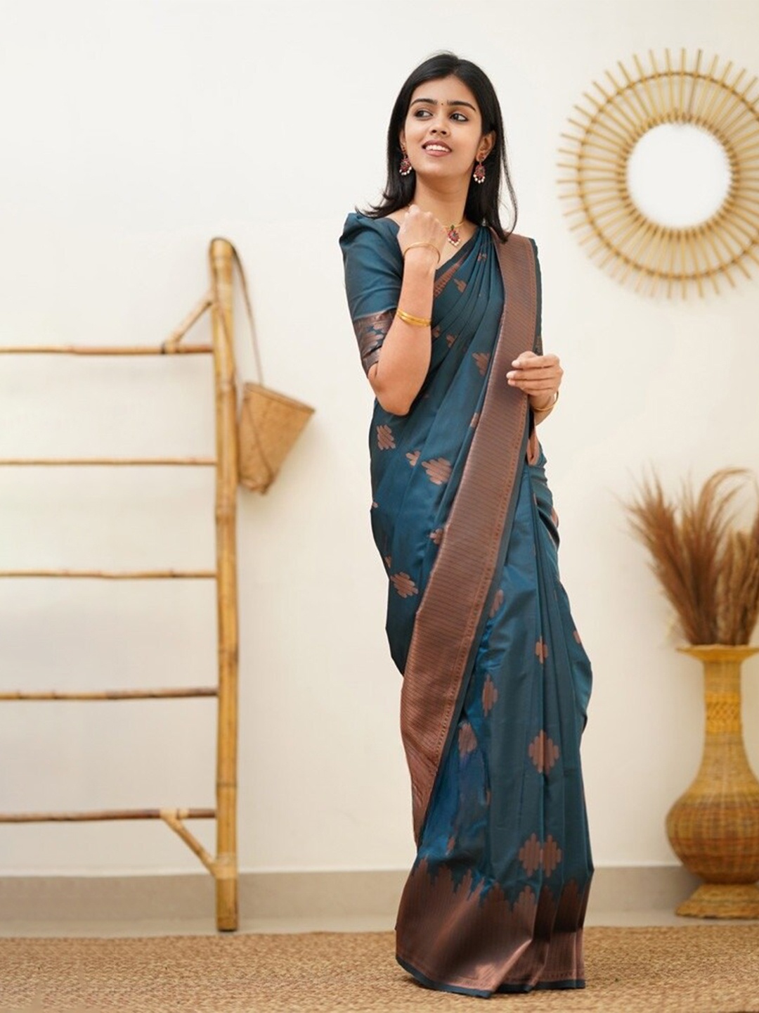 

HOLLYBEE TELLS Ethnic Motifs Zari Pure Silk Banarasi Saree, Green