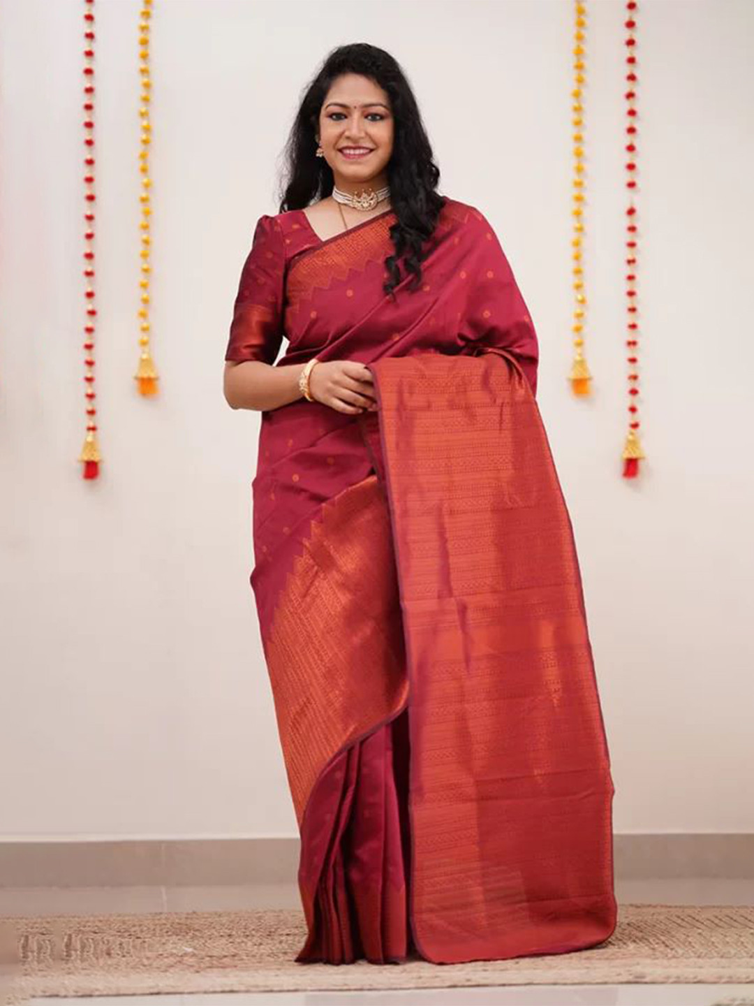 

HOLLYBEE TELLS Ethnic Motifs Woven Design Zari Pure Silk Kanjeevaram Saree, Red