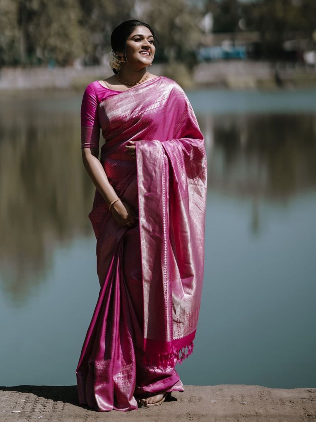 

HOLLYBEE TELLS Woven Design Zari Pure Silk Paithani Saree, Pink