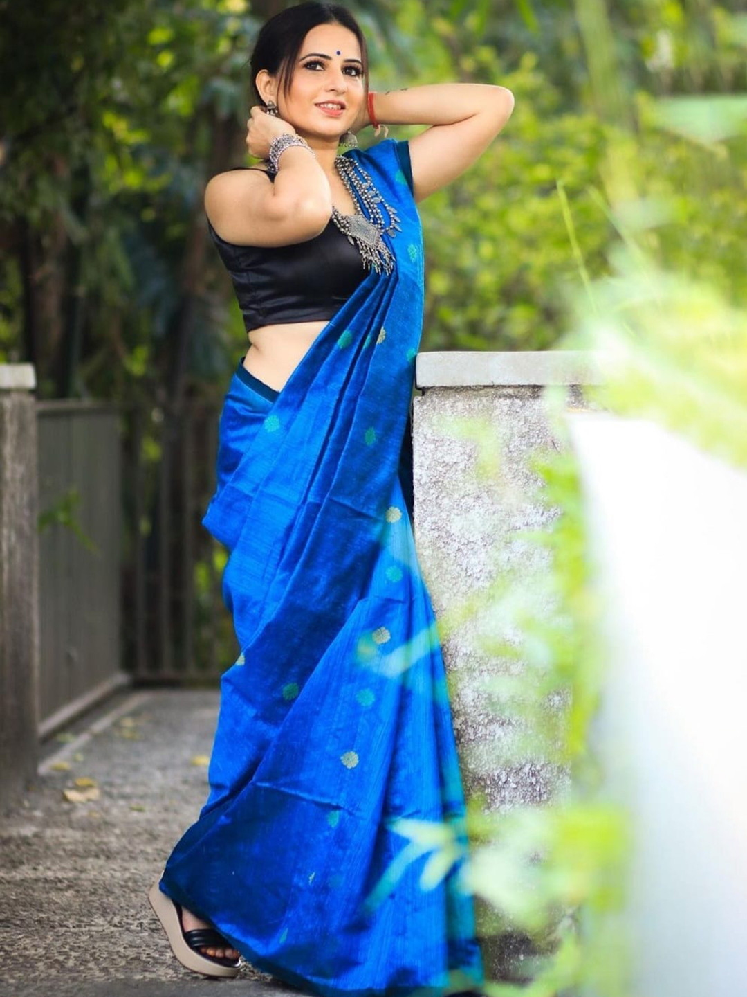 

HOLLYBEE TELLS Woven Design Zari Pure Silk Kanjeevaram Saree, Blue