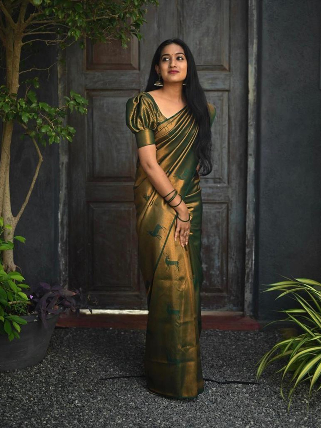 

HOLLYBEE TELLS Ethnic Motifs Woven Design Zari Pure Silk Banarasi Saree, Green