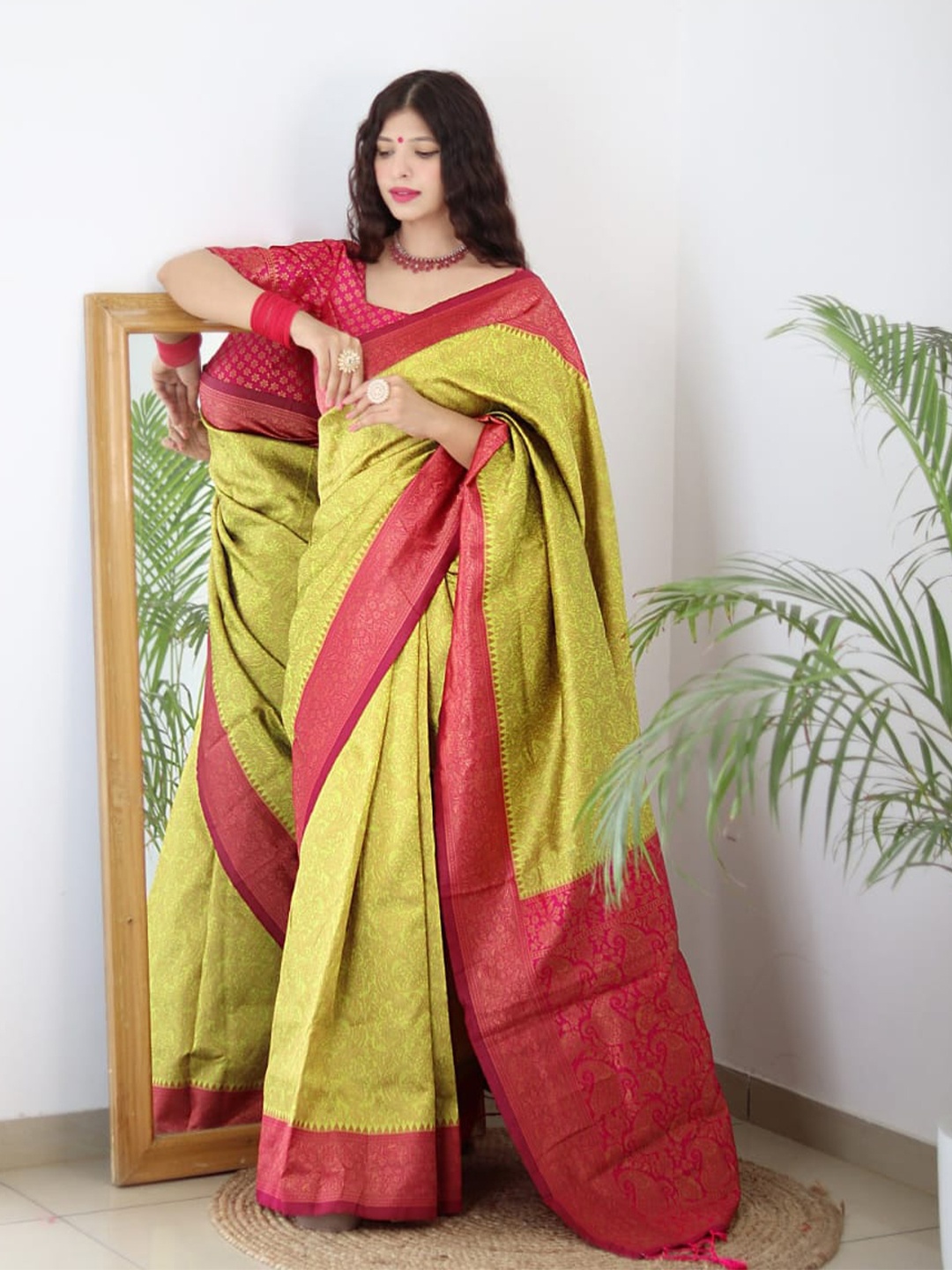 

HOLLYBEE TELLS Ethnic Motifs Pure Silk Banarasi Zari Saree, Pink