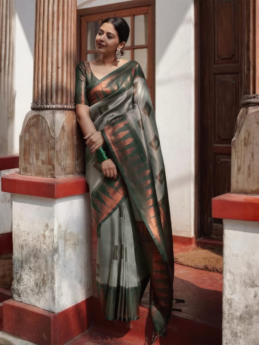 

HOLLYBEE TELLS Ethnic Motifs Woven Design Zari Pure Silk Kanjeevaram Saree, Grey