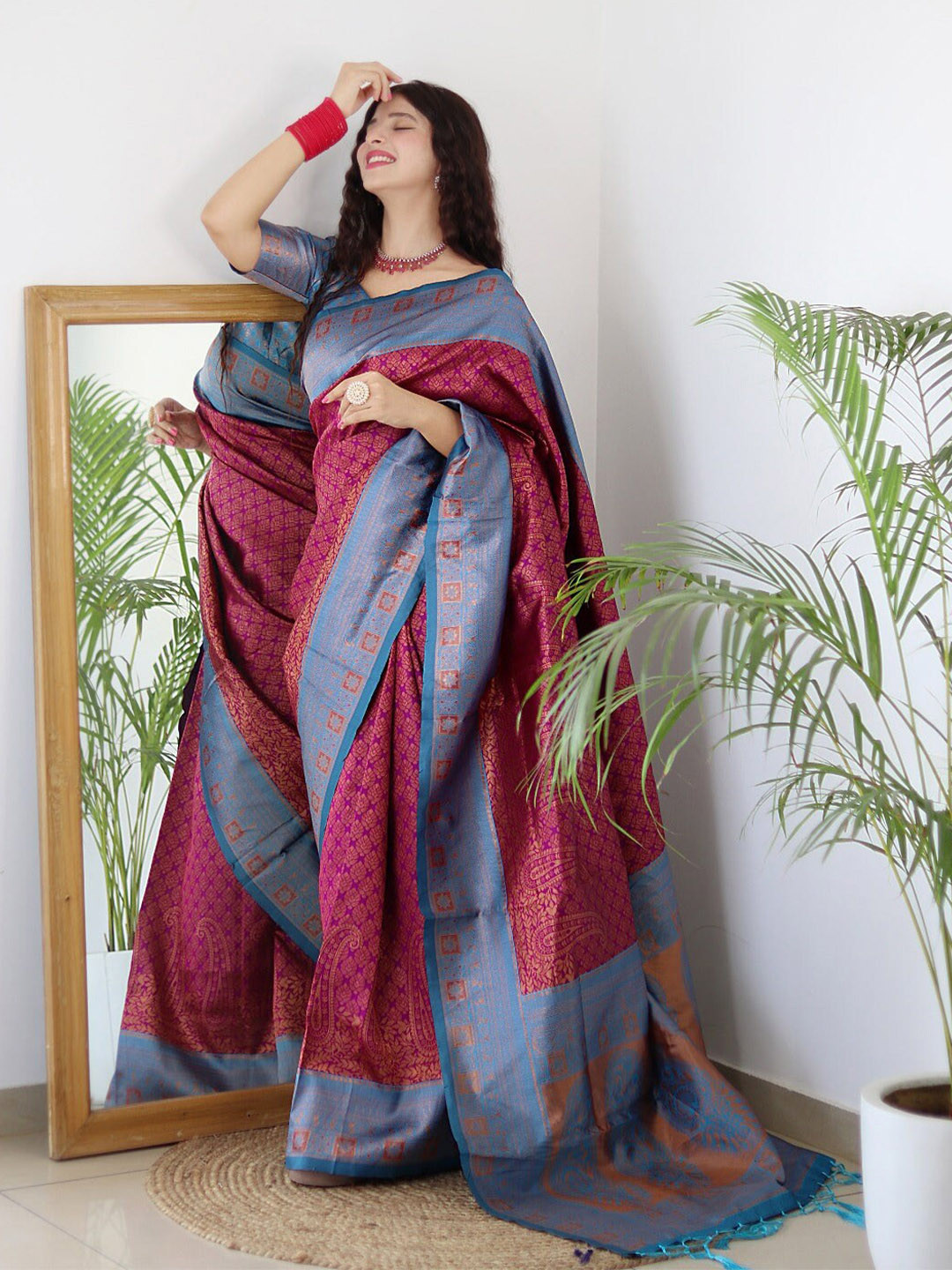 

HOLLYBEE TELLS Ethnic Motifs Zari Pure Silk Kanjeevaram Saree, Pink