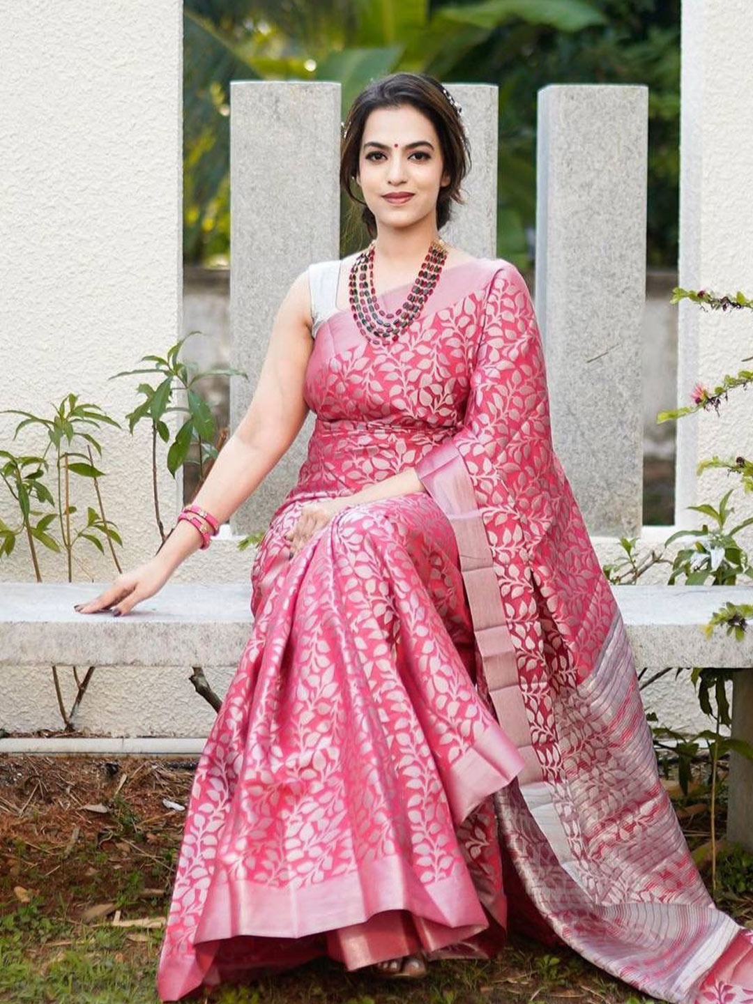 

HOLLYBEE TELLS Ethnic Motifs Zari Pure Silk Tussar Saree, Pink