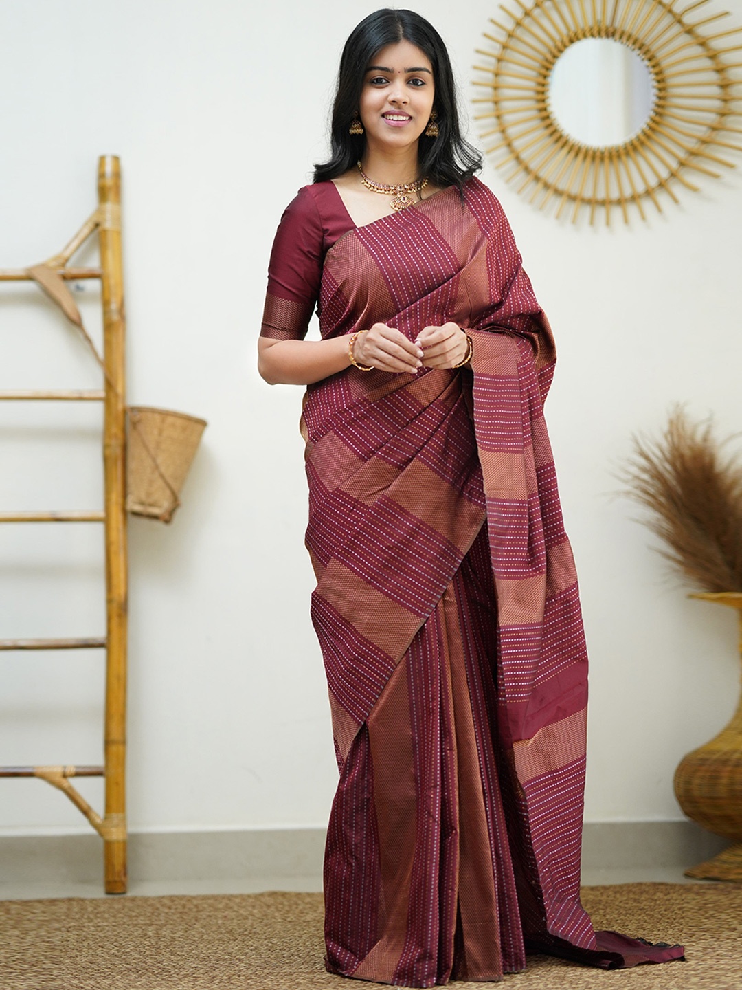 

HOLLYBEE TELLS Ethnic Motifs Zari Pure Silk Tussar Saree, Maroon