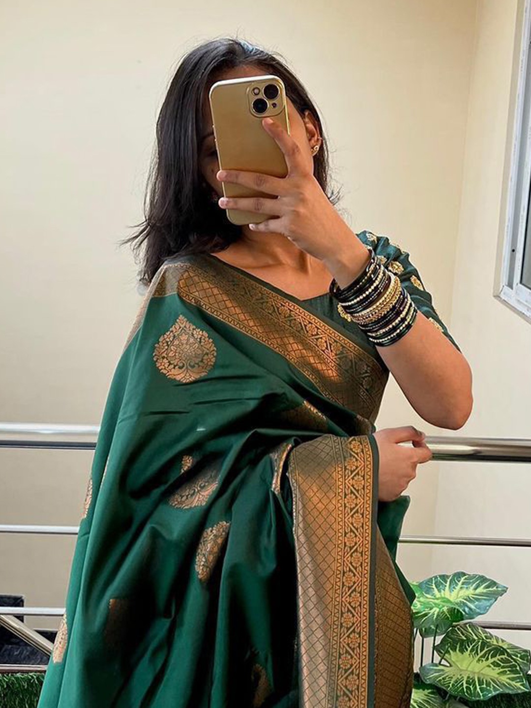 

HOLLYBEE TELLS Ethnic Motifs Zari Pure Silk Kanjeevaram Saree, Green