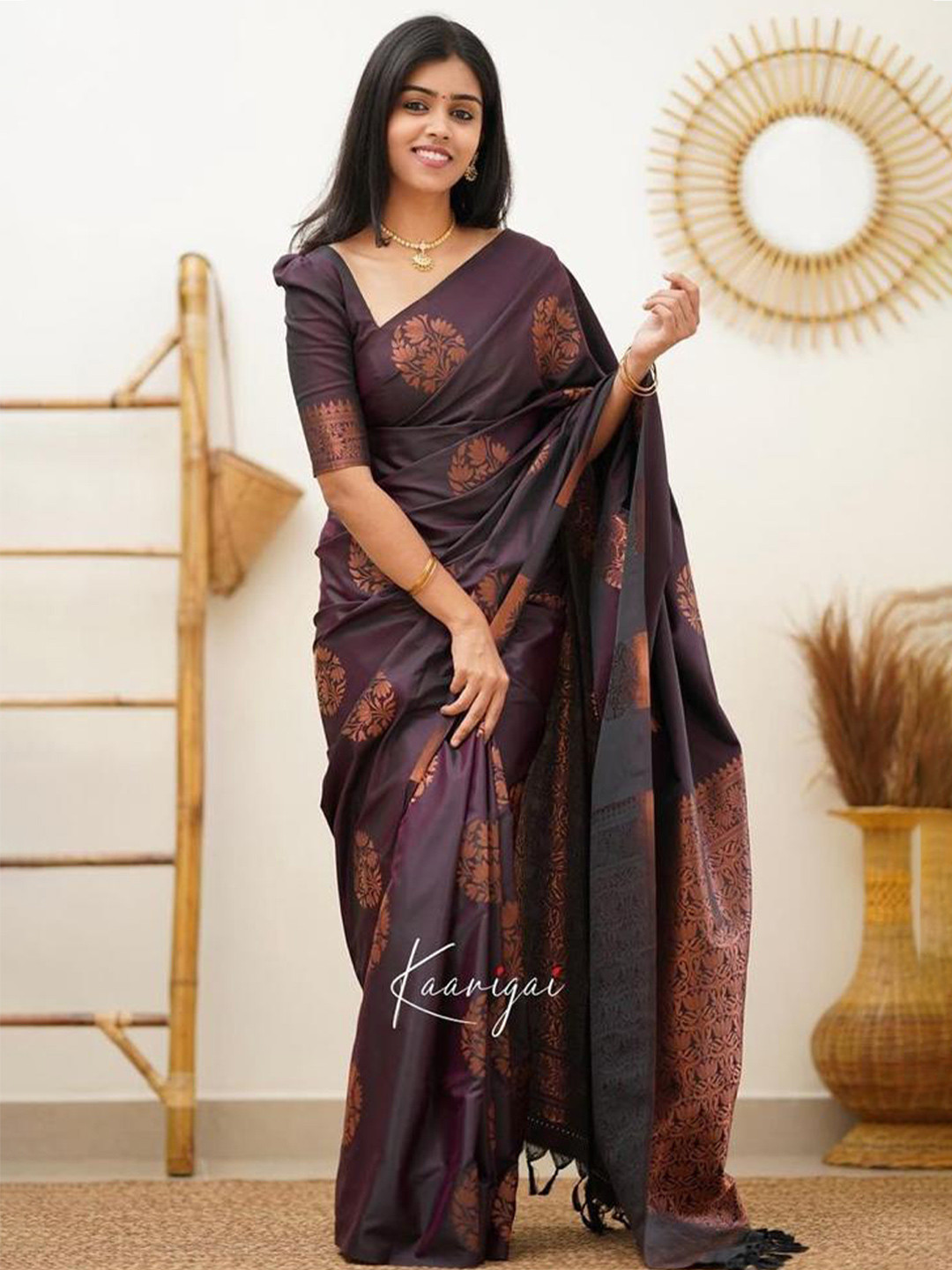 

HOLLYBEE TELLS Ethnic Motifs Woven Design Zari Pure Silk Kanjeevaram Saree, Brown