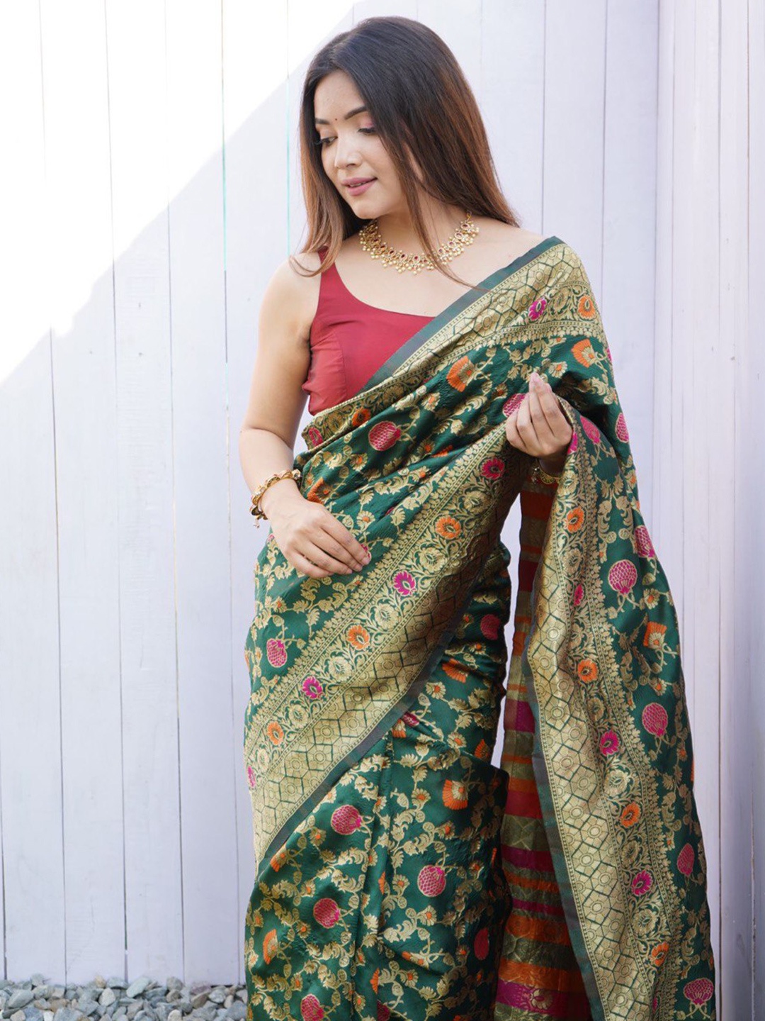 

HOLLYBEE TELLS Ethnic Motifs Woven Design Zari Pure Silk Kanjeevaram Saree, Green