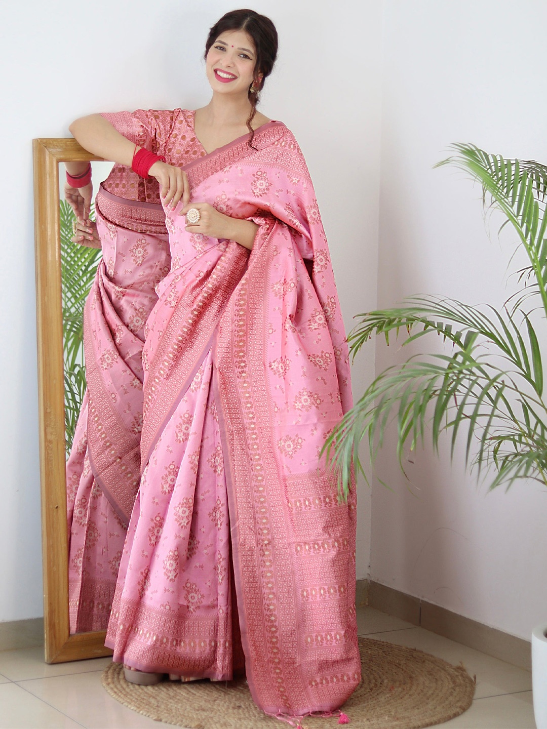 

HOLLYBEE TELLS Ethnic Motifs Woven Design Zari Pure Silk Banarasi Saree, Pink