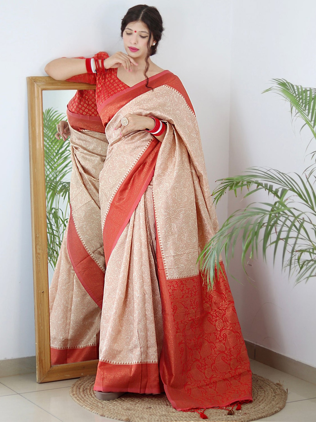 

HOLLYBEE TELLS Floral woven Design Zari Pure Silk Tussar Saree, Cream