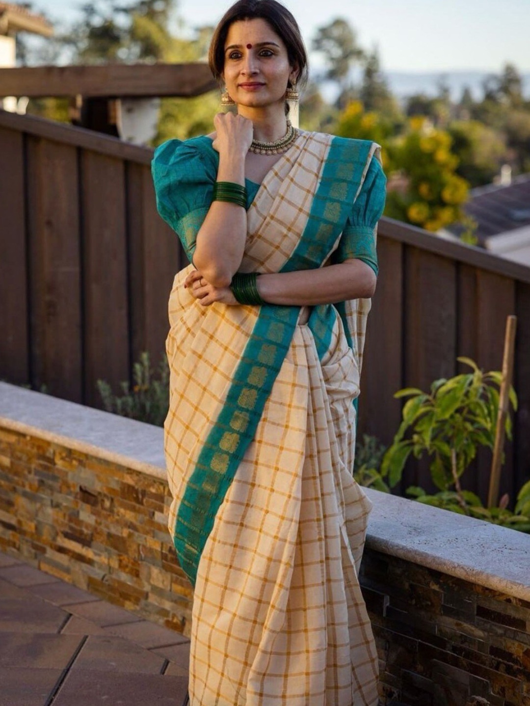 

Flosive Checked Woven Design Zari Art Silk Banarasi Saree, Cream