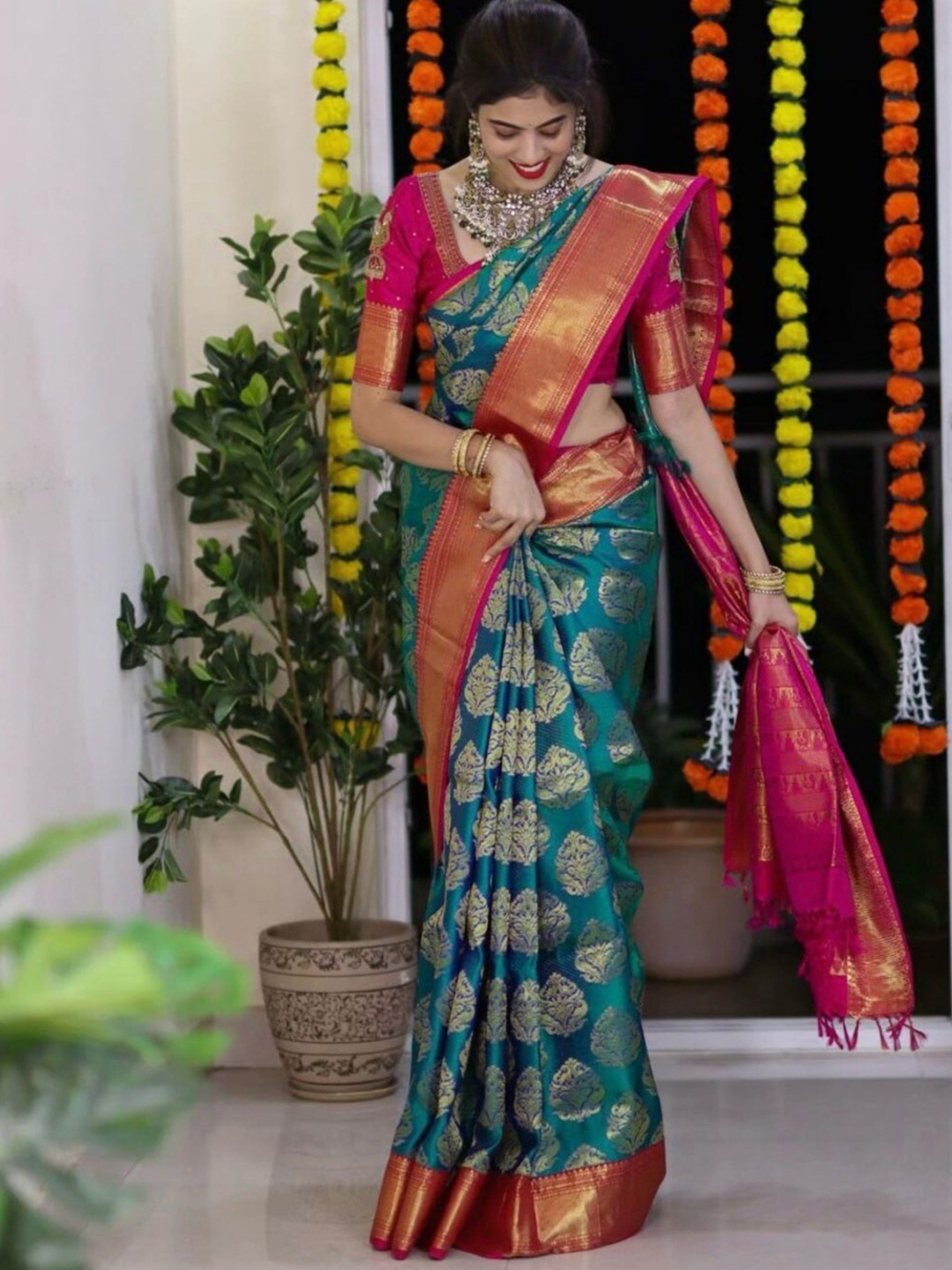 

Flosive Ethnic Motifs Woven Design Zari Art Silk Banarasi Saree, Teal