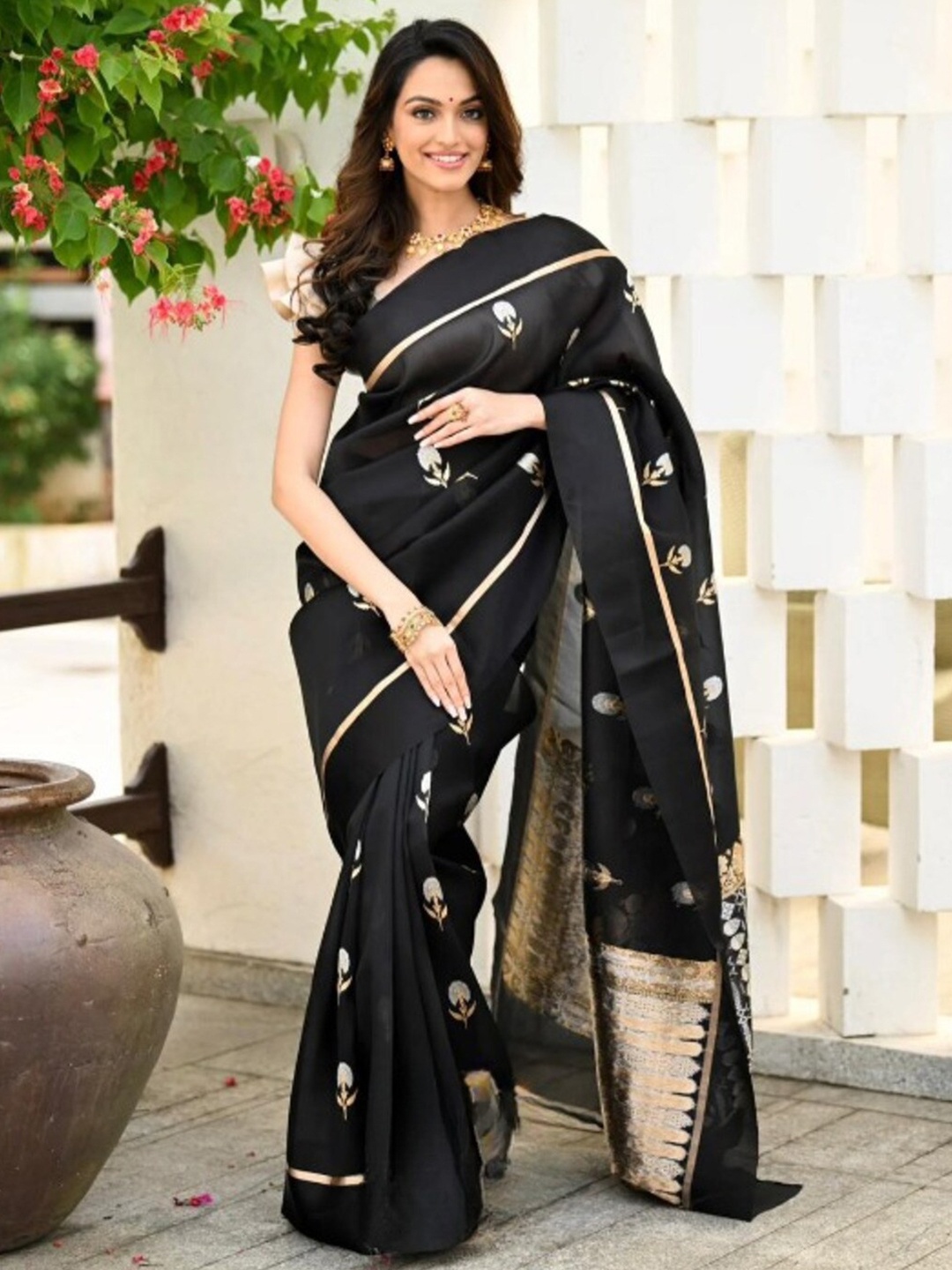 

Flosive Floral Woven Design Zari Art Silk Banarasi Saree, Black