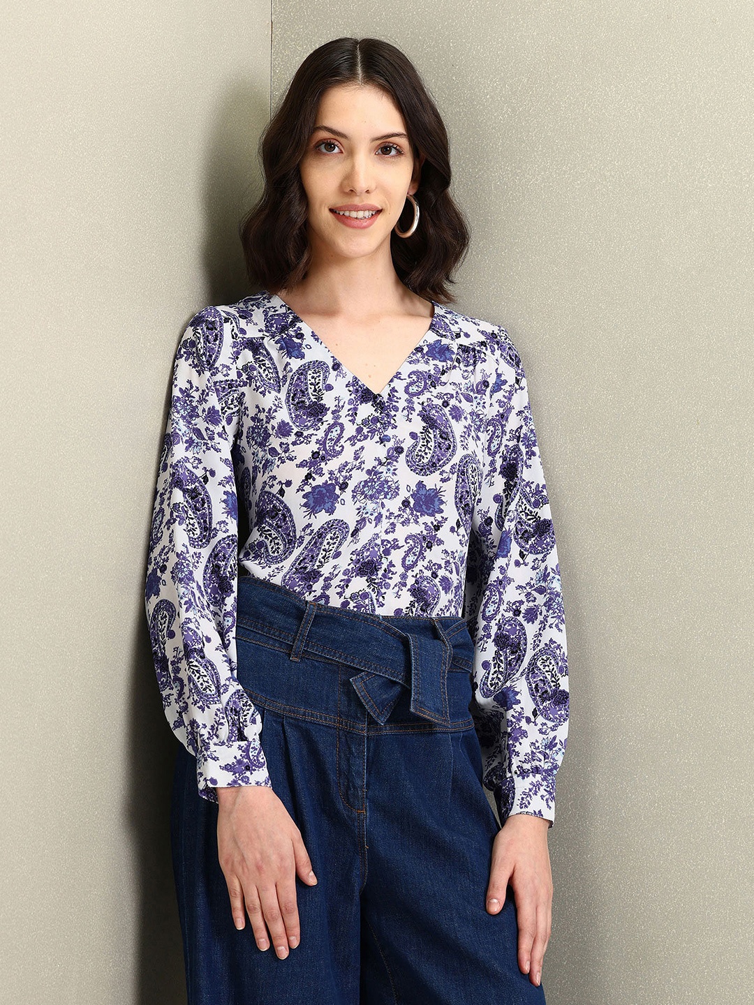 

U.S. Polo Assn. Women Paisley Printed V-Neck Cuffed Sleeve Shirt Style Top, Blue