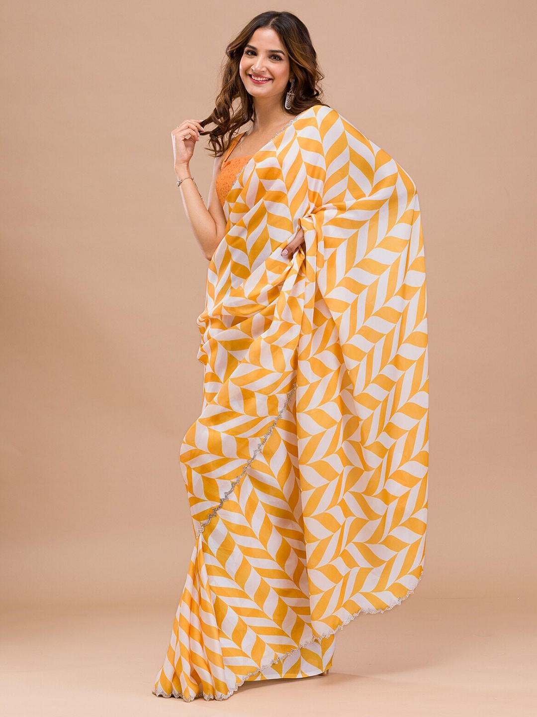 

Koskii Geometric Printed Satin Saree, Yellow