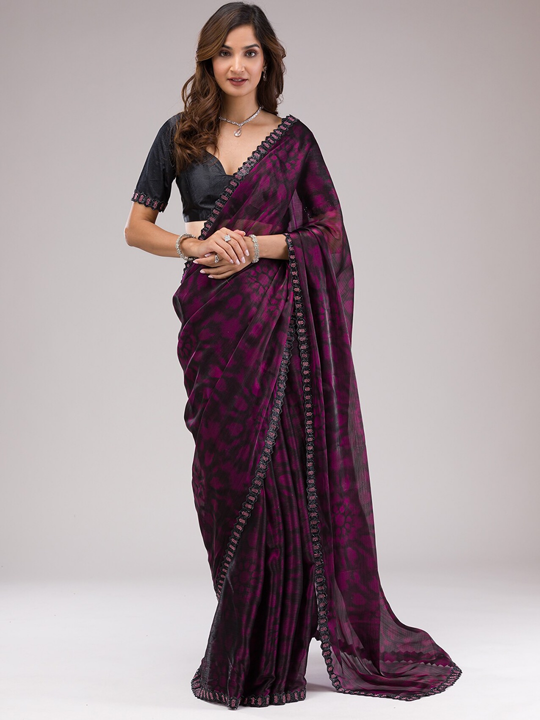 

Koskii Abstract Printed Organza Saree, Purple