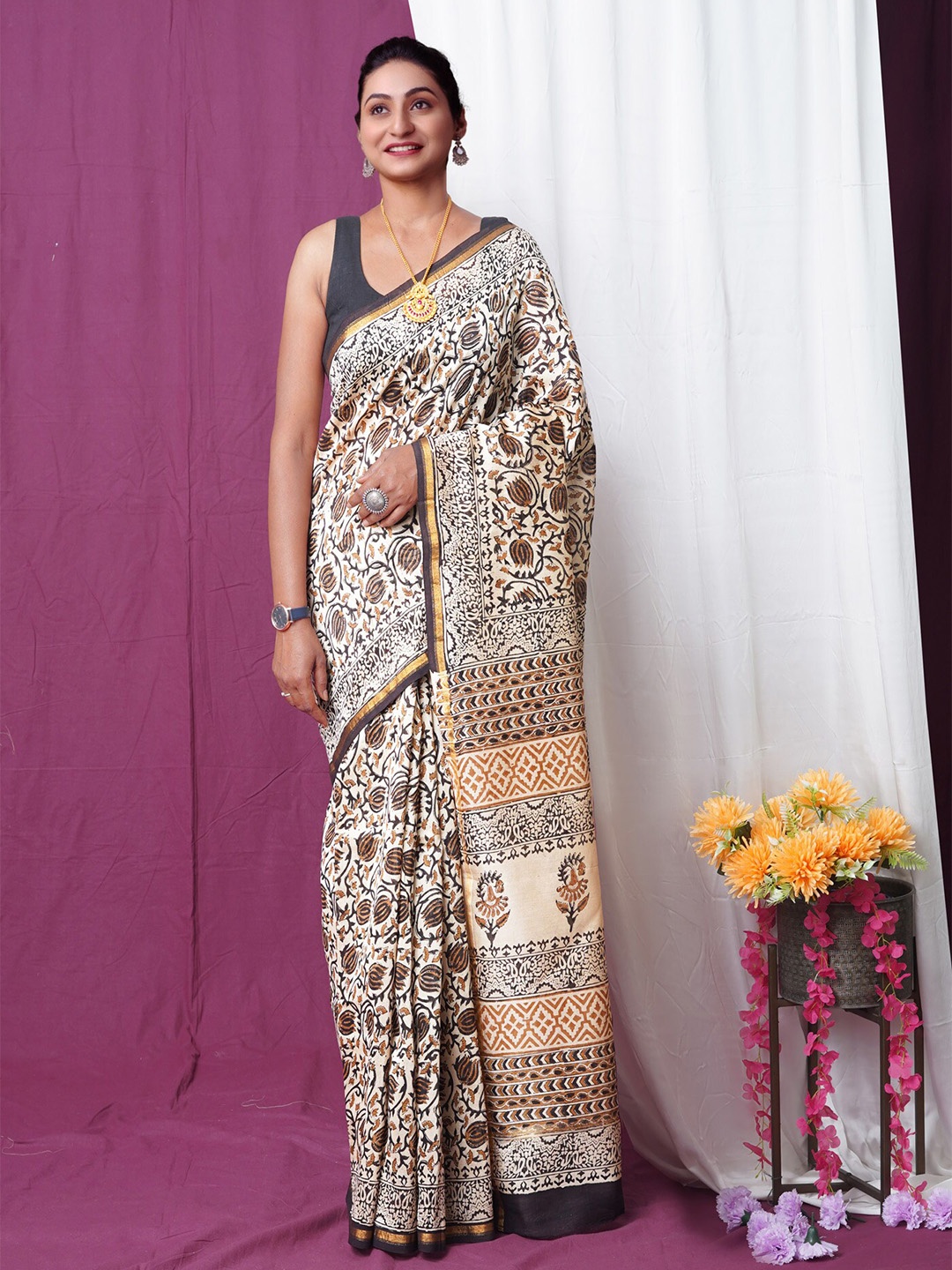 

Unnati Silks Ethnic Motifs Zari Handloom Chanderi Saree, Cream